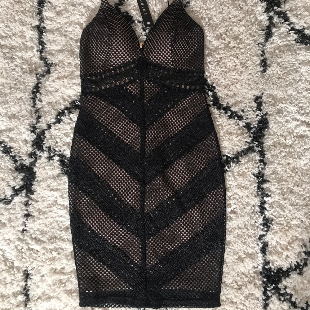 Entry Dress Size M